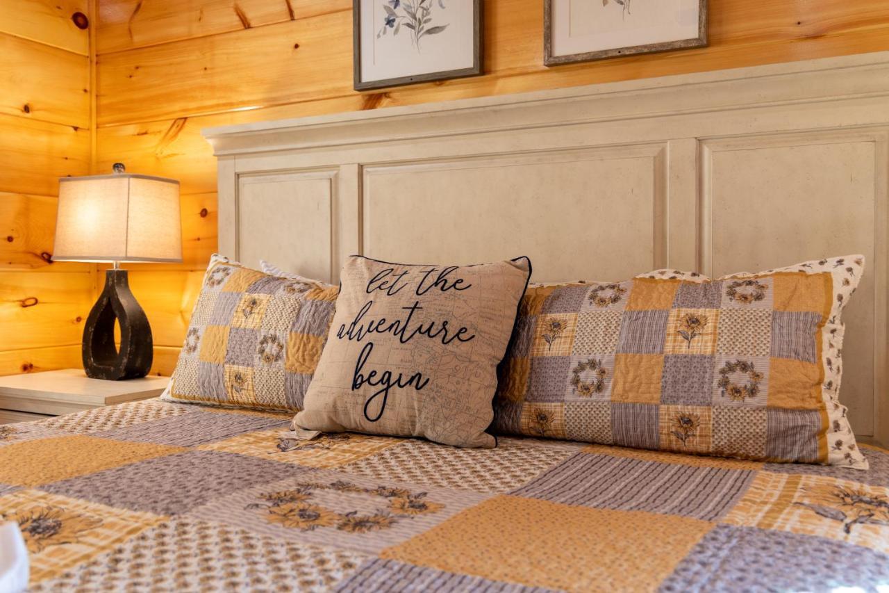 5Bd5B Escape Cabin With 2 Hottubs, Thtr &Game Rm,1Mi To The Parkway! 4Mi To Dollywood - Spring Deal Pigeon Forge Bagian luar foto