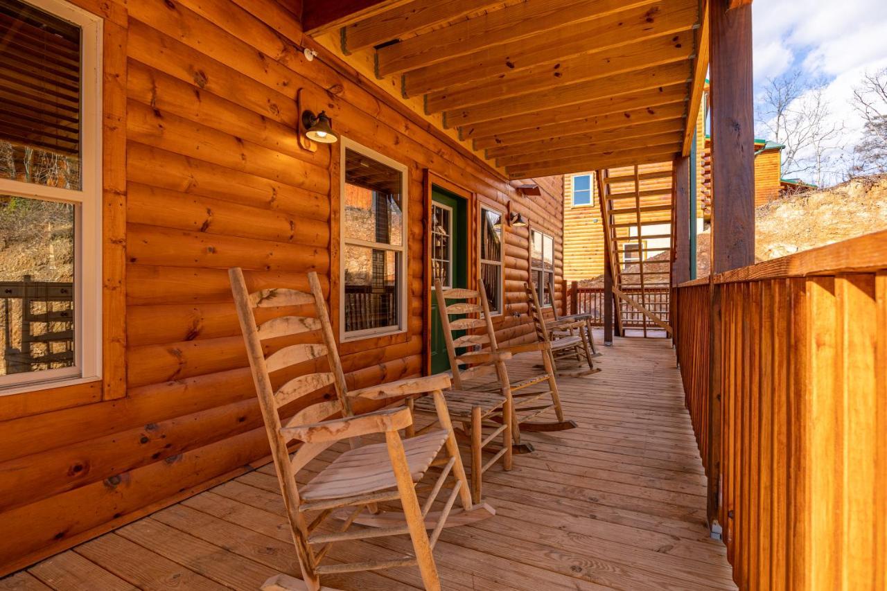 5Bd5B Escape Cabin With 2 Hottubs, Thtr &Game Rm,1Mi To The Parkway! 4Mi To Dollywood - Spring Deal Pigeon Forge Bagian luar foto
